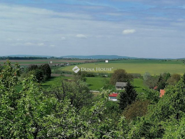 Eladó családi ház, Bicskén 24.98 M Ft, 2 szobás