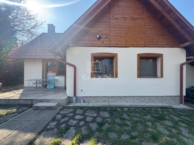 Eladó családi ház, Leányfaluban 155 M Ft, 9 szobás