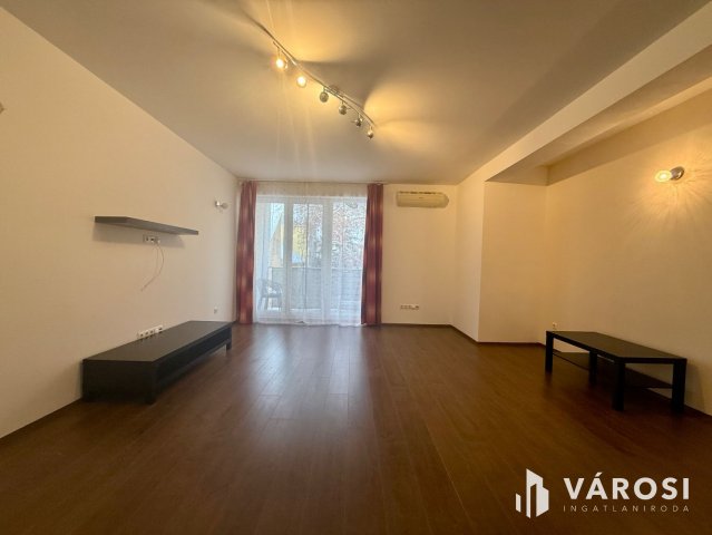 Kiadó téglalakás, albérlet, Győrött 270 E Ft / hó, 3 szobás