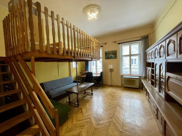 Eladó téglalakás, VIII. kerületben, Szigetvári utcában