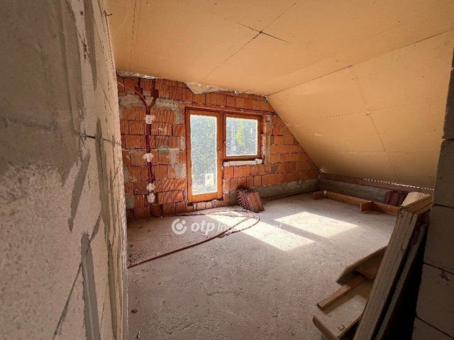 Eladó családi ház, Budapesten, III. kerületben 128.9 M Ft