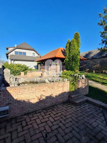 Eladó családi ház, Csetényben 79.9 M Ft, 5 szobás