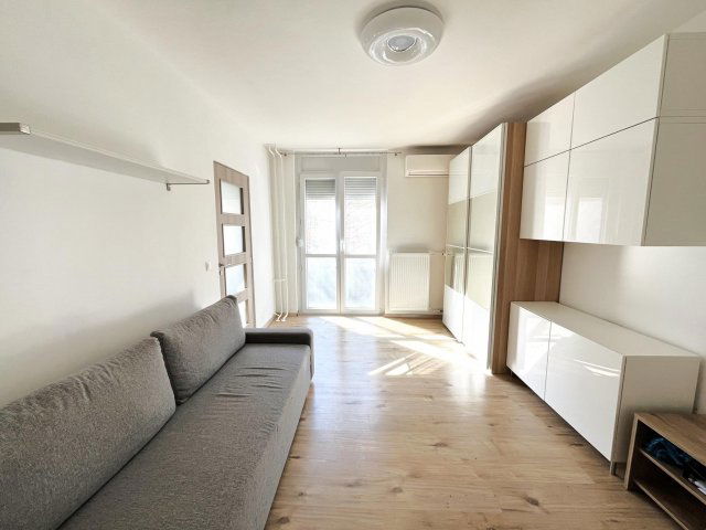 Eladó panellakás, Dunaújvárosban 29.3 M Ft, 1 szobás