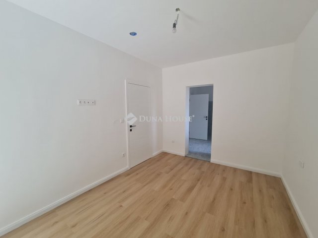 Eladó családi ház, Solymáron 289 M Ft, 5 szobás