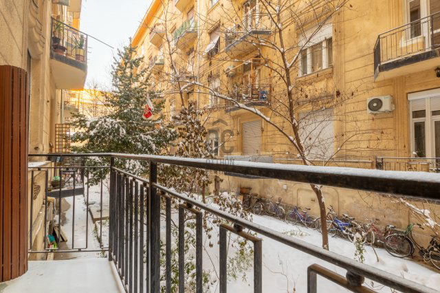 Eladó téglalakás, Budapesten, VI. kerületben 74.9 M Ft, 2 szobás