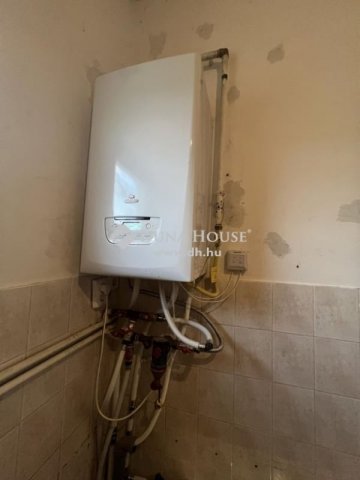 Eladó családi ház, Besnyőn 61.9 M Ft, 6 szobás