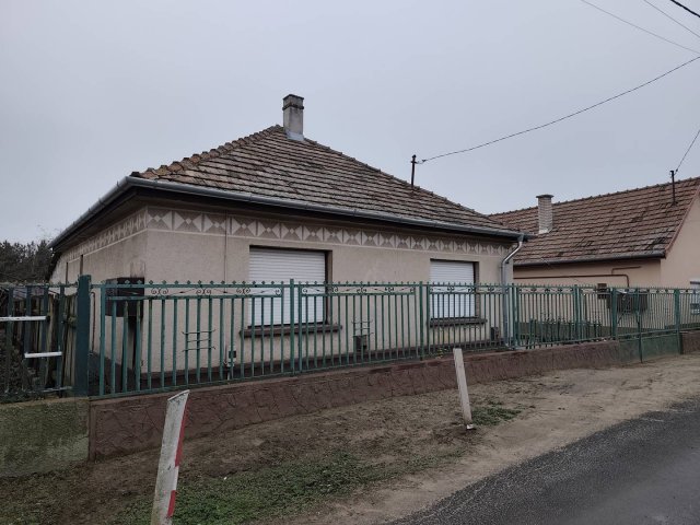Eladó családi ház, Dabason 59.8 M Ft, 2 szobás