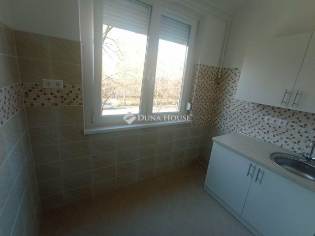 Eladó panellakás, Kecskeméten 35.9 M Ft, 1 szobás