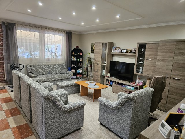 Eladó családi ház, Debrecenben 112.9 M Ft, 6 szobás