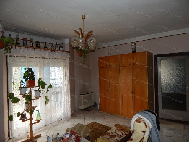Eladó üzlethelyiség, Kaposváron 50 M Ft, 20 szobás