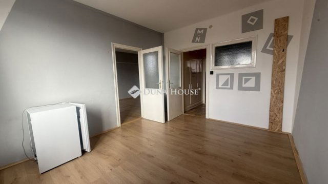 Eladó téglalakás, Szombathelyen 43 M Ft, 3 szobás