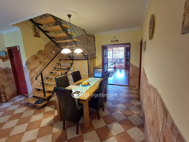 Eladó családi ház, Tiszaújvárosban 85.9 M Ft, 4 szobás