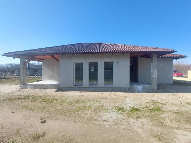 Eladó családi ház, Kiskunlacházán 92.9 M Ft, 4+1 szobás