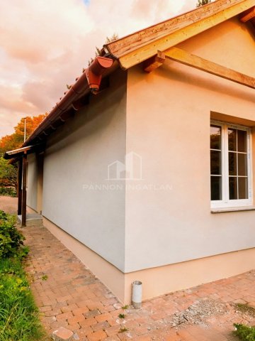 Eladó családi ház, Balatonfűzfőn 59.9 M Ft, 2 szobás