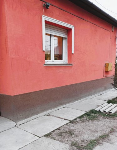 Eladó családi ház, Szolnokon 18.5 M Ft, 3 szobás