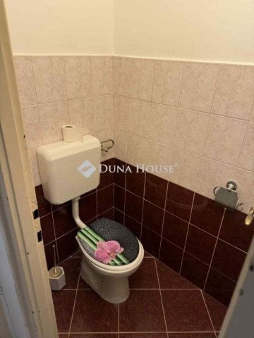 Eladó téglalakás, Pécsett 48 M Ft, 2 szobás