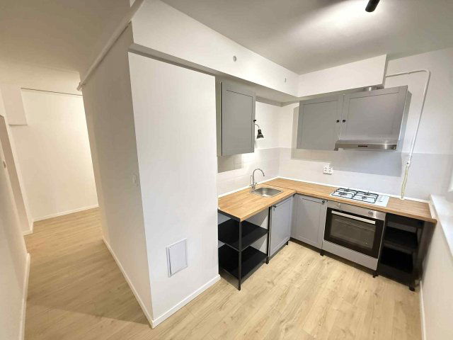 Eladó panellakás, Pécsett 51.9 M Ft, 2+1 szobás