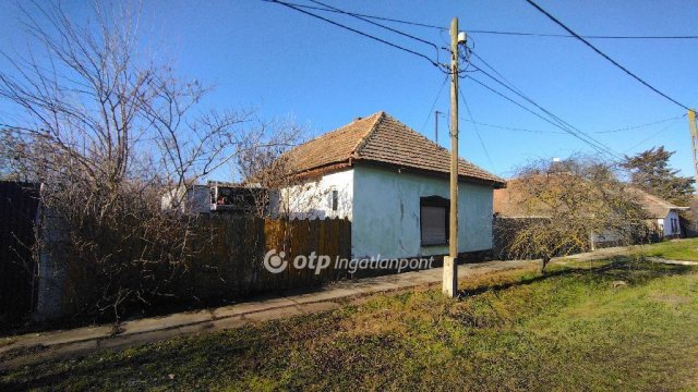 Eladó családi ház, Mesterszálláson 4.5 M Ft, 1+1 szobás