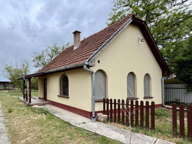 Eladó családi ház, Tápiószentmártonon 17.5 M Ft, 1 szobás