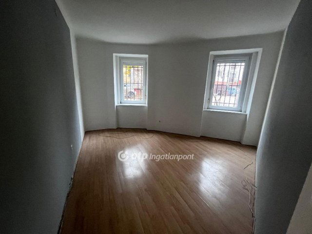 Eladó téglalakás, Szegeden 74.9 M Ft, 3 szobás