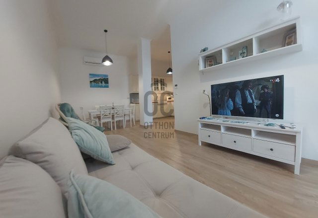 Eladó téglalakás, Siófokon 79.9 M Ft, 2 szobás