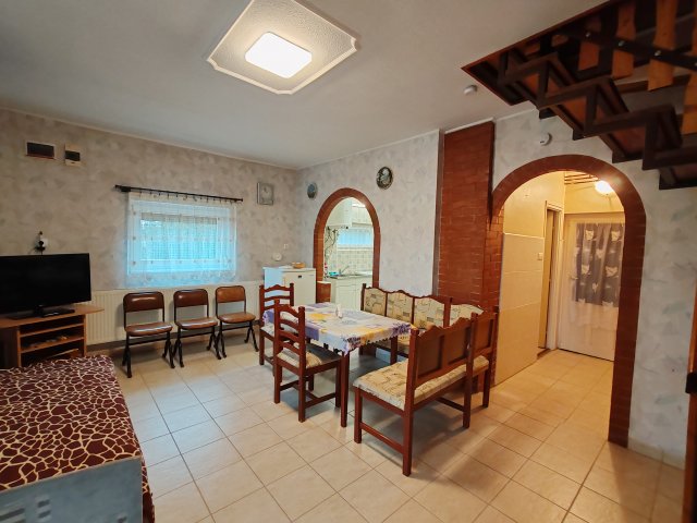 Eladó nyaraló, Cserkeszőlőn 53 M Ft, 4 szobás