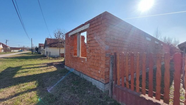 Eladó családi ház, Sarkadon 6 M Ft, 3 szobás