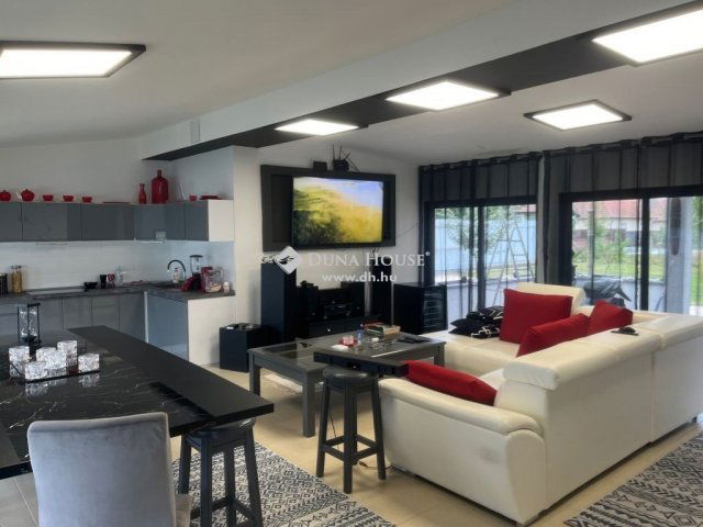 Eladó ipari ingatlan, Szentlőrinckátán 89.54 M Ft