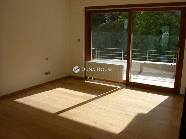 Eladó családi ház, Budapesten, III. kerületben 806.25 M Ft