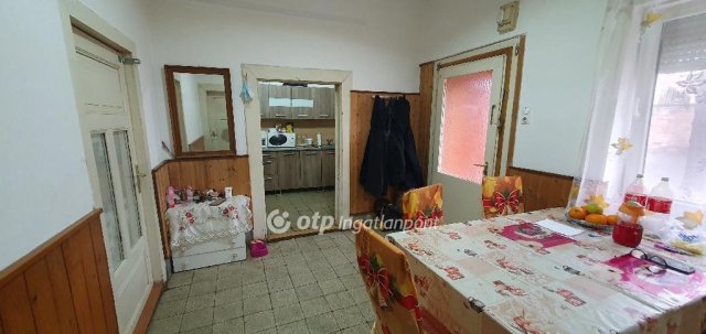 Eladó családi ház, Devecseren 18.5 M Ft, 1+1 szobás