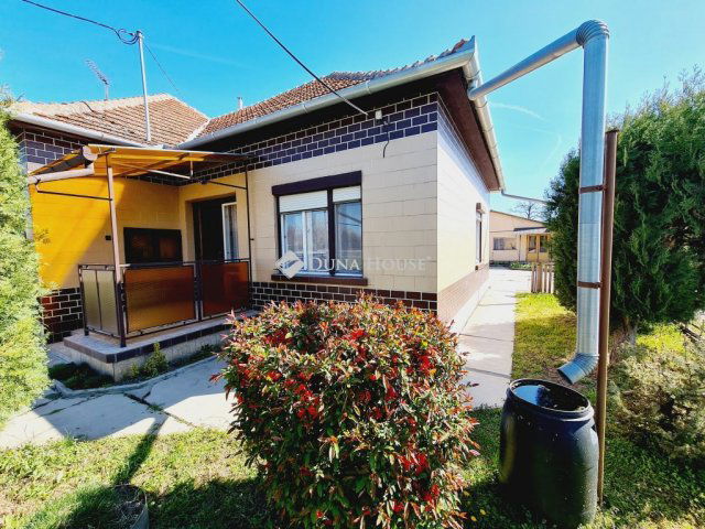 Eladó családi ház, Békésen 33 M Ft, 3 szobás