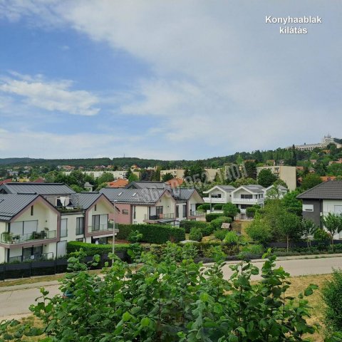 Eladó panellakás, Budakeszin 93 M Ft, 3 szobás