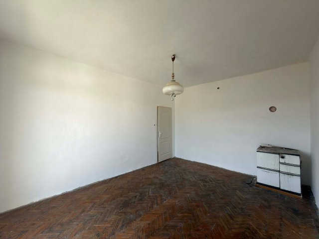 Eladó téglalakás, Komlón, Kazinczy Ferenc utcában 14.9 M Ft