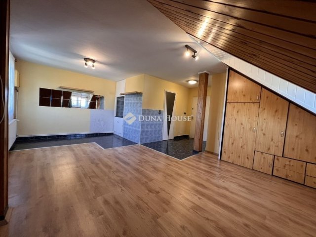 Eladó téglalakás, Ercsiben 55 M Ft, 4 szobás