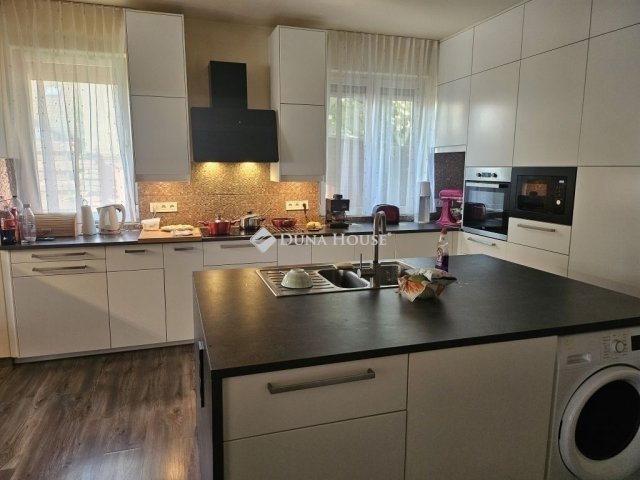 Eladó sorház, Budapesten, XV. kerületben 229 M Ft, 4 szobás