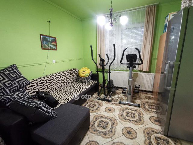 Eladó családi ház, Tasson 34.9 M Ft, 3 szobás