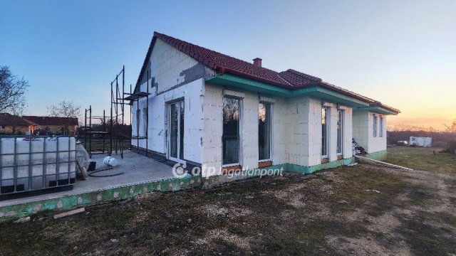 Eladó családi ház, Gyenesdiáson 135 M Ft, 4 szobás