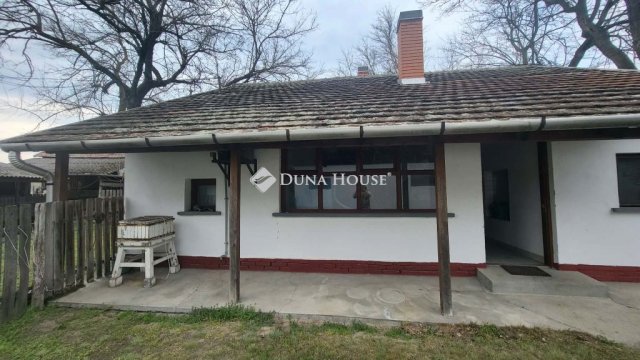 Eladó családi ház, Ásotthalmán 29.5 M Ft, 2 szobás