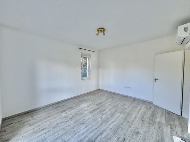 Eladó téglalakás, Pécsett 96.9 M Ft, 4 szobás