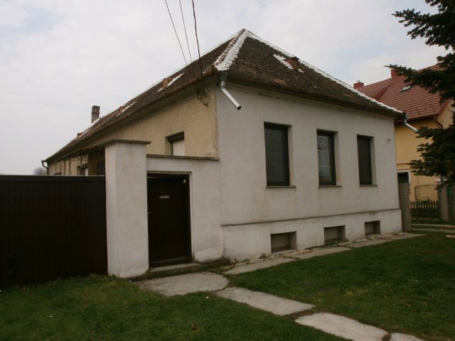 Eladó családi ház, Kapuváron 40 M Ft, 4 szobás