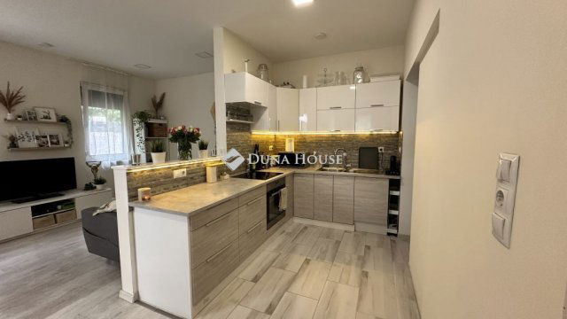 Eladó családi ház, Veresegyházon 105 M Ft, 4 szobás