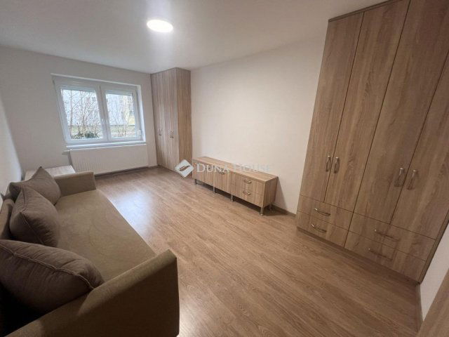 Kiadó panellakás, albérlet, Kecskeméten 250 E Ft / hó, 3 szobás
