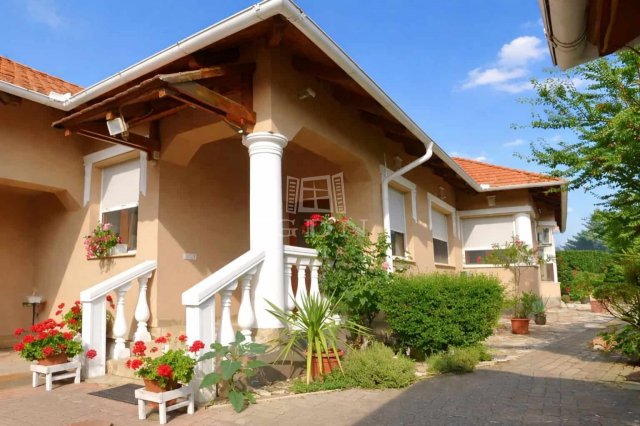 Eladó családi ház, Borgátán 89.9 M Ft, 6 szobás