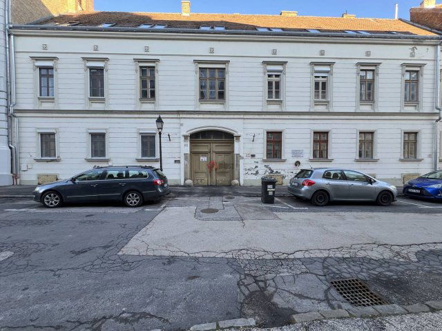 Eladó téglalakás, Székesfehérvárott 129.9 M Ft, 3 szobás