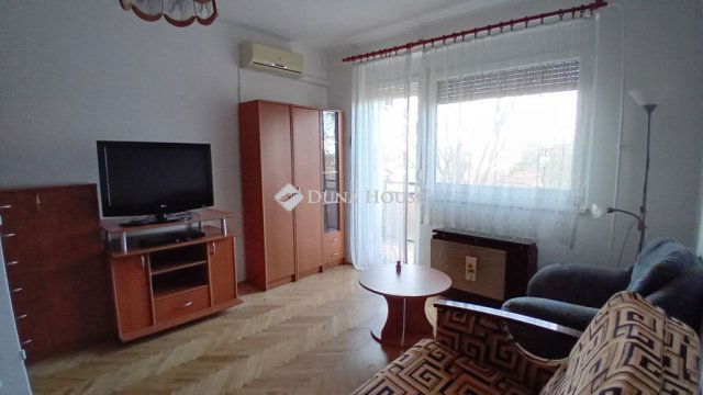 Eladó téglalakás, Siófokon 66.9 M Ft, 3 szobás