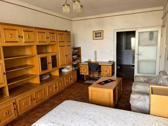 Eladó téglalakás, Szolnokon 25.5 M Ft, 2 szobás