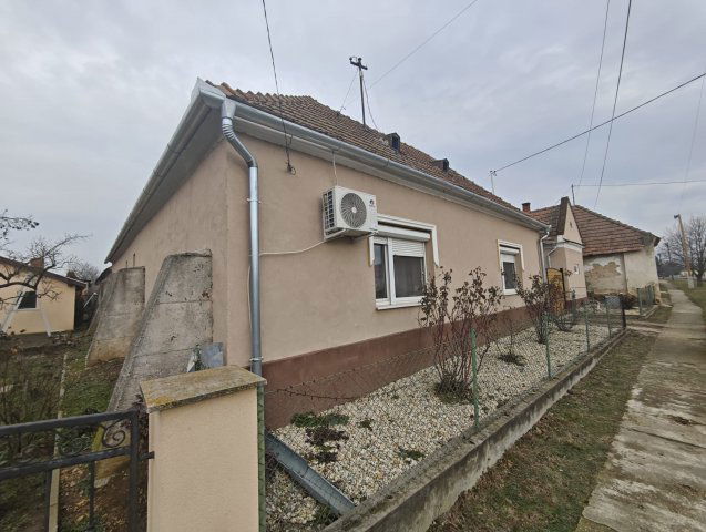 Eladó családi ház, Csöngén 24.5 M Ft, 3 szobás