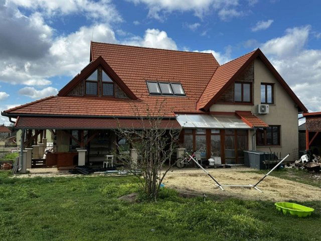 Eladó családi ház, Tótvázsonyban 150 M Ft, 6+1 szobás