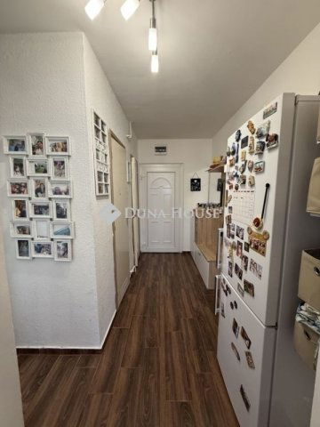 Eladó panellakás, Pécsett 61.99 M Ft, 3 szobás