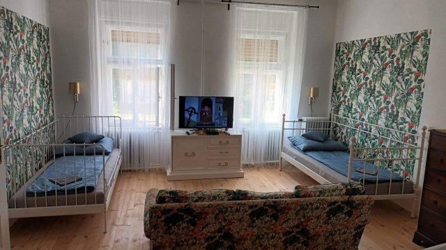 Eladó családi ház, Lesencefaluban 67.9 M Ft, 5 szobás
